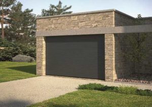 Porte de garage en PVC enroulable électriquement à Bouguenais (44) - Menuiserie du Héron - Maître Artisan Spécialiste Rénovation