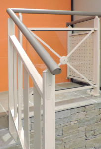Pose de garde-corps pour escalier à Nantes (44) - Menuiserie du Héron - Maître Artisan Spécialiste Rénovation