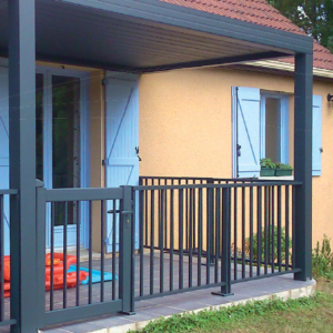 Installation garde-corps avec portillon à Vigneux-de-Bretagne (44) - Menuiserie du Héron - Maître Artisan Spécialiste Rénovation