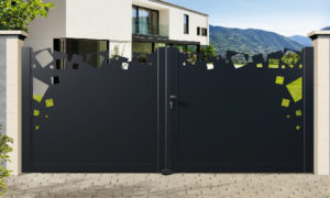 Pose d'un portail en alu contemporain à Orvault (44) - Menuiserie du Héron - Maître Artisan Spécialiste Rénovation