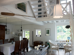 Installation d'une porte-fenêtre en bois à Saint-Herblain (44) - Menuiserie du Héron - Maître Artisan Spécialiste Rénovation