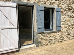 Installations d'une porte et d'une fenêtre en alu à Nantes - Menuiserie du Héron