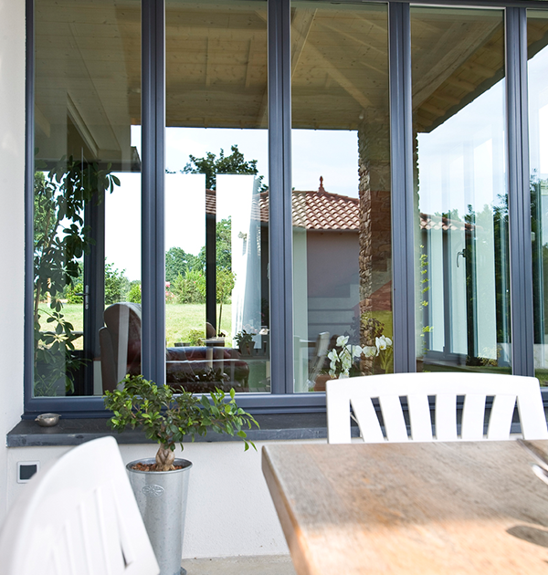Réalisation d’une grande fenêtre à Saint-Étienne-de-Montluc (44) – Menuiserie du Héron – Maître Artisan Spécialiste Rénovation