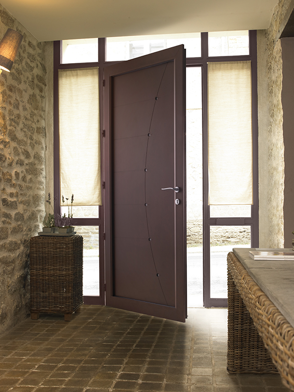 Installation porte d'entrée à Vigneux-de-Bretagne (44) - Menuiserie du Héron - Maître Artisan Spécialiste Rénovation